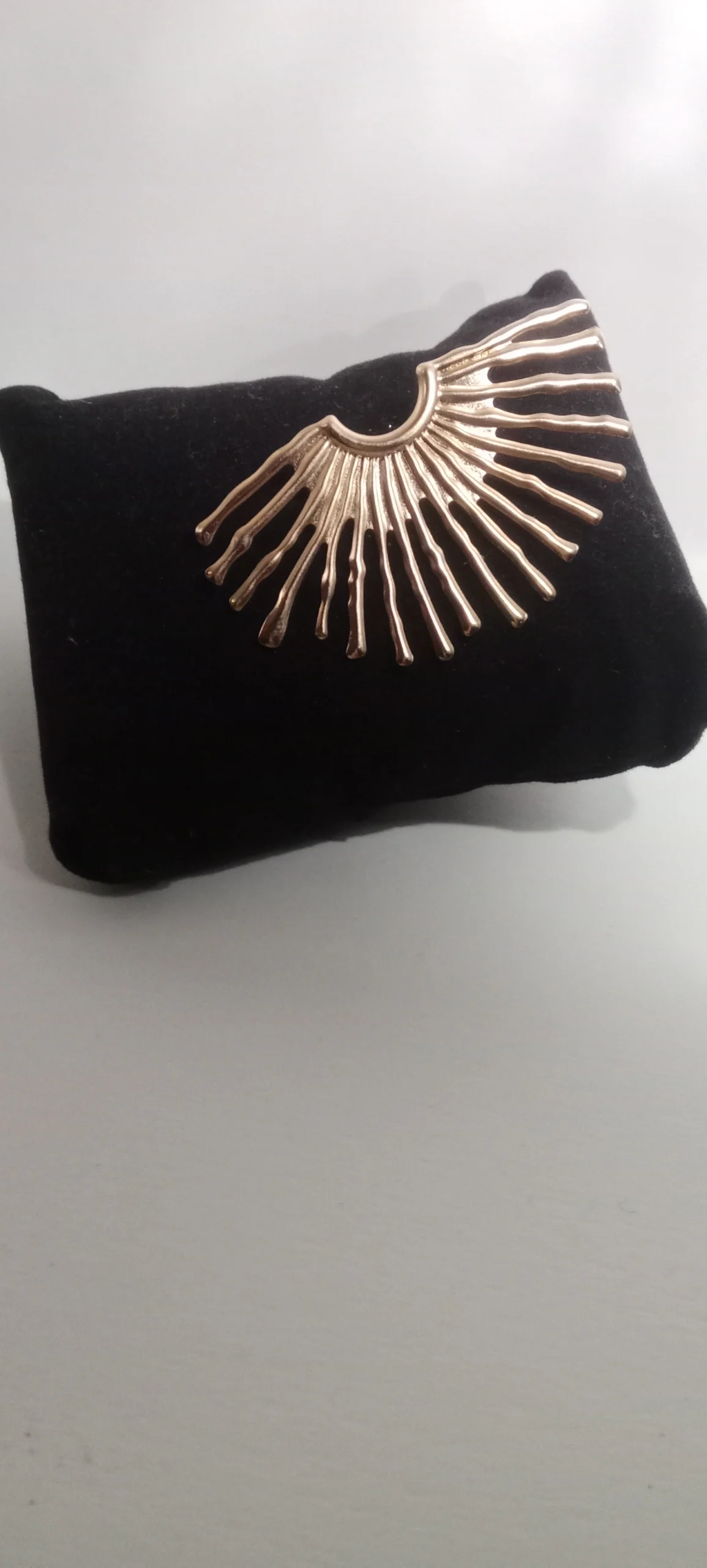 4 (2) Gold Tone Fan Shape Pearl Drop Earrings - Image 3