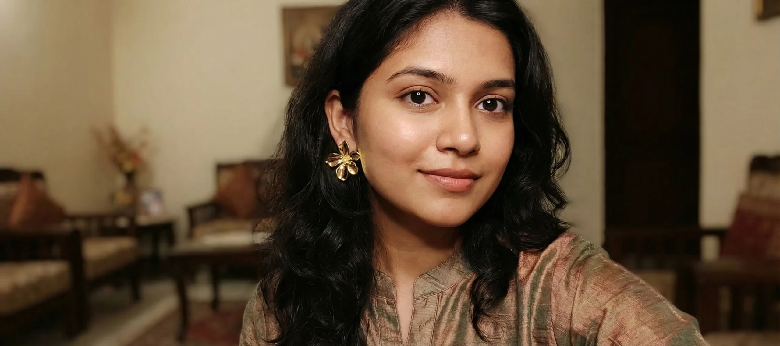 a_earring_colour_is_go Silver Bloom Floral Stud Earrings - Image 4